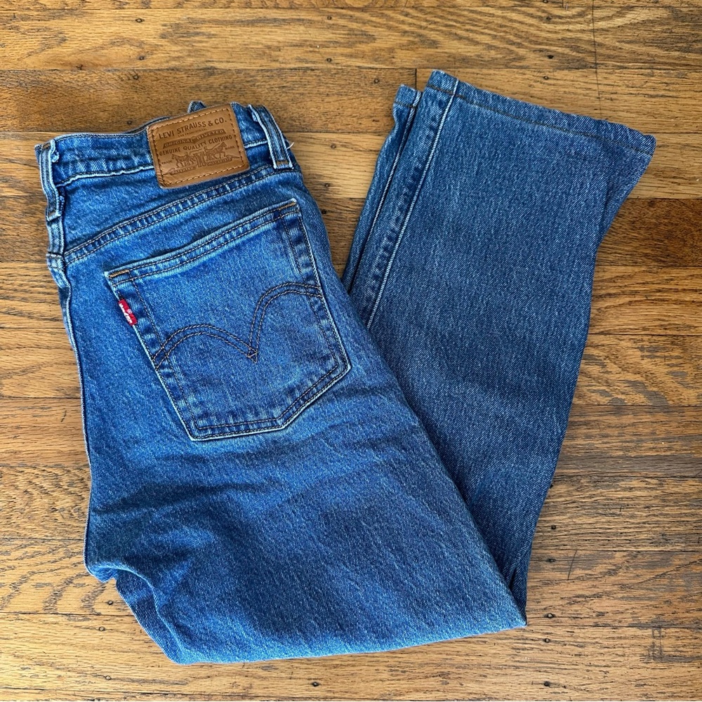 Levi's "Wedgie Straight"  Size 25, CROPPED